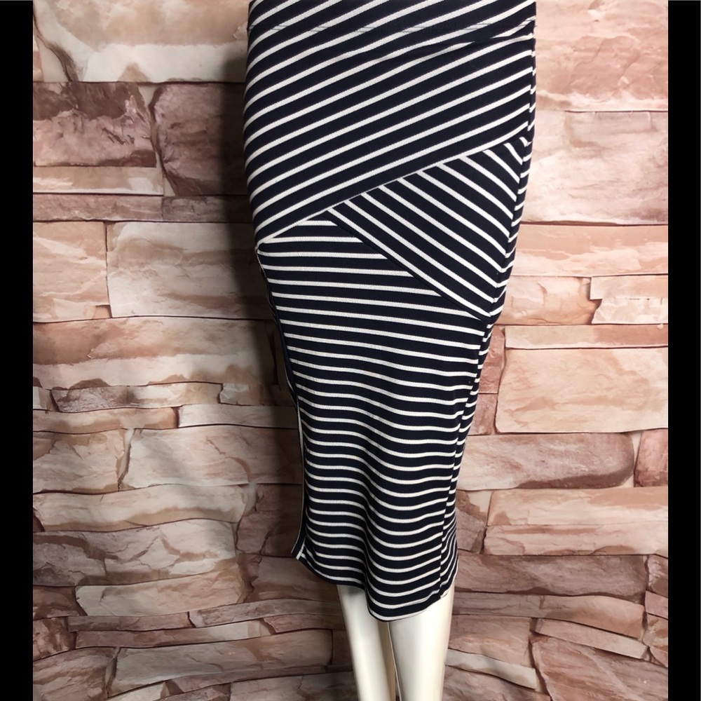 Tiffany & Grey skirt size M